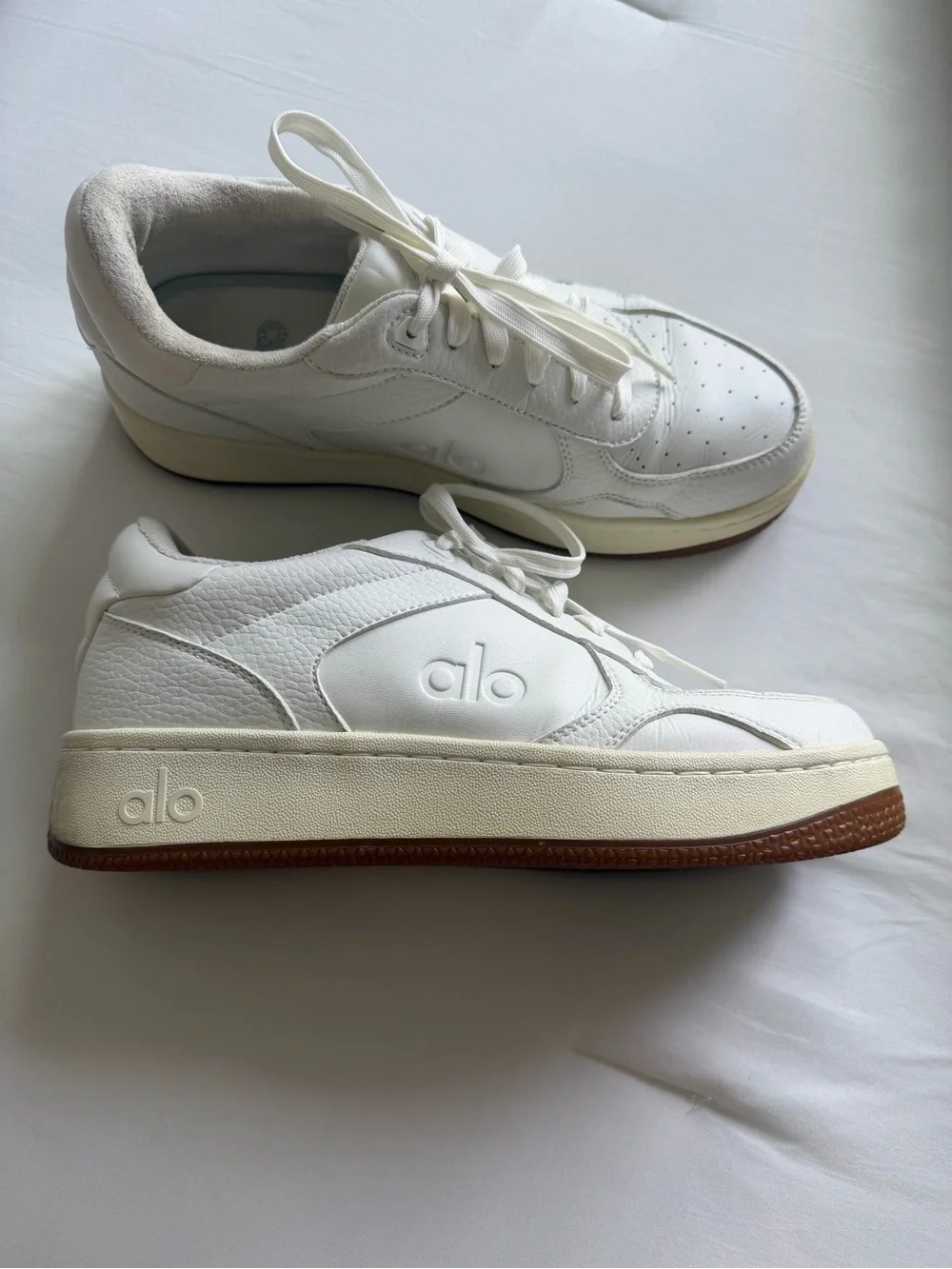 ALO Yoga classic white